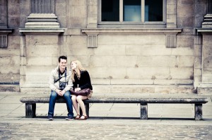 Amoureux sur un banc public