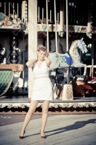 Aurore en blanc devant le manège
