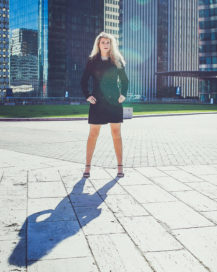 Aurore en noir sous le soleil de la Défense