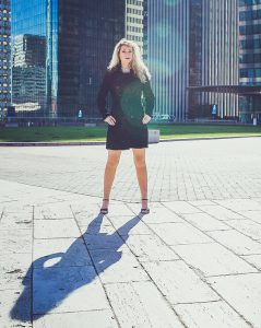 Aurore en noir sous le soleil de la Défense