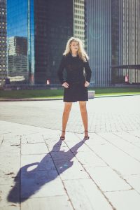 Aurore en noir sous le soleil de la Défense