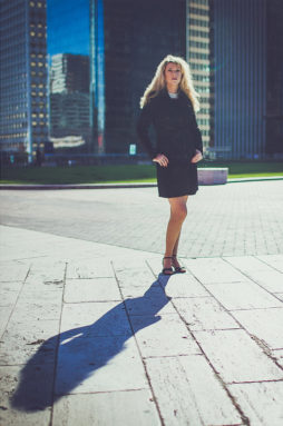Aurore en noir sous le soleil de la Défense