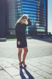 Aurore en noir sous le soleil de la Défense