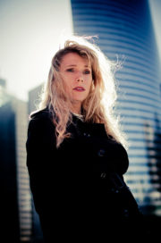 Aurore en noir sous le soleil de la Défense