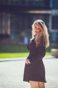 Aurore en noir sous le soleil de la Défense