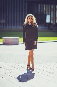 Aurore en noir sous le soleil de la Défense