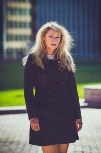 Aurore en noir sous le soleil de la Défense