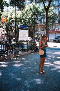 2022-08-20-Hexar-AF-35mm--Kodak-Ektachrome-E100_10080003_MOD_FRAME_resize